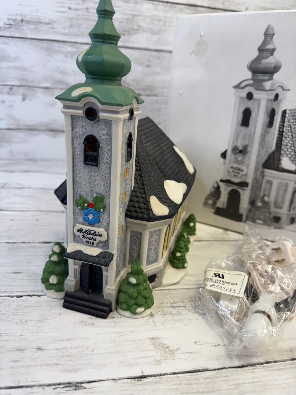 Department 56 Alpine Village Series St. Nikolaus Kirche Church W Box and light